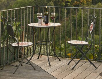 Come trasformare un balcone lungo e stretto in un’oasi di pace in città